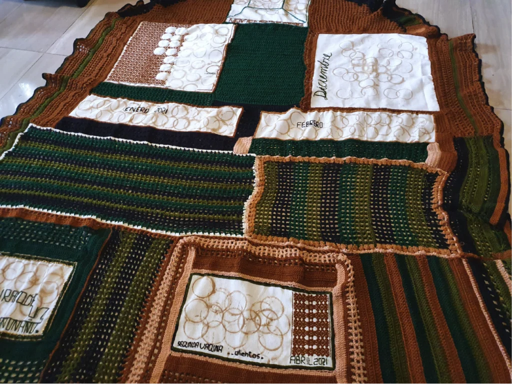 Detalle de materiales ligeros en obra de Mijal Zachs, proyecto Alientos
